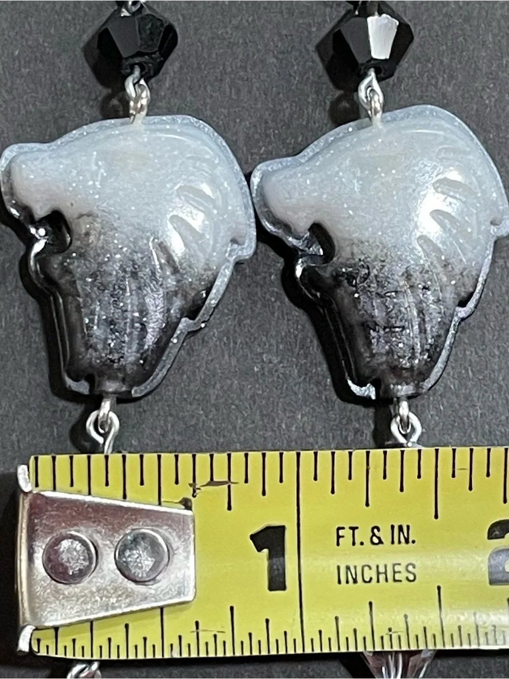 Twisted Wonderland Inspired Groovy Candy Earrings Leona Kingscholar (Nightmare)